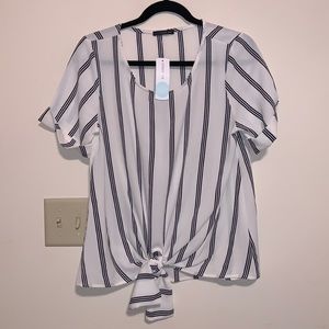 NWT! West Kei Tie Front Blouse. Medium.